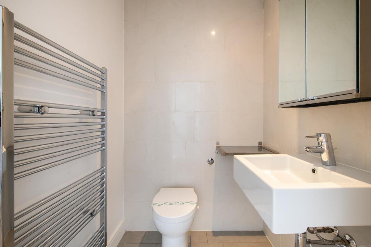 Appartamento 2 Bed Flat In Clapham Common Londra Esterno foto